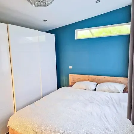 A Cozy Place In Ámsterdam